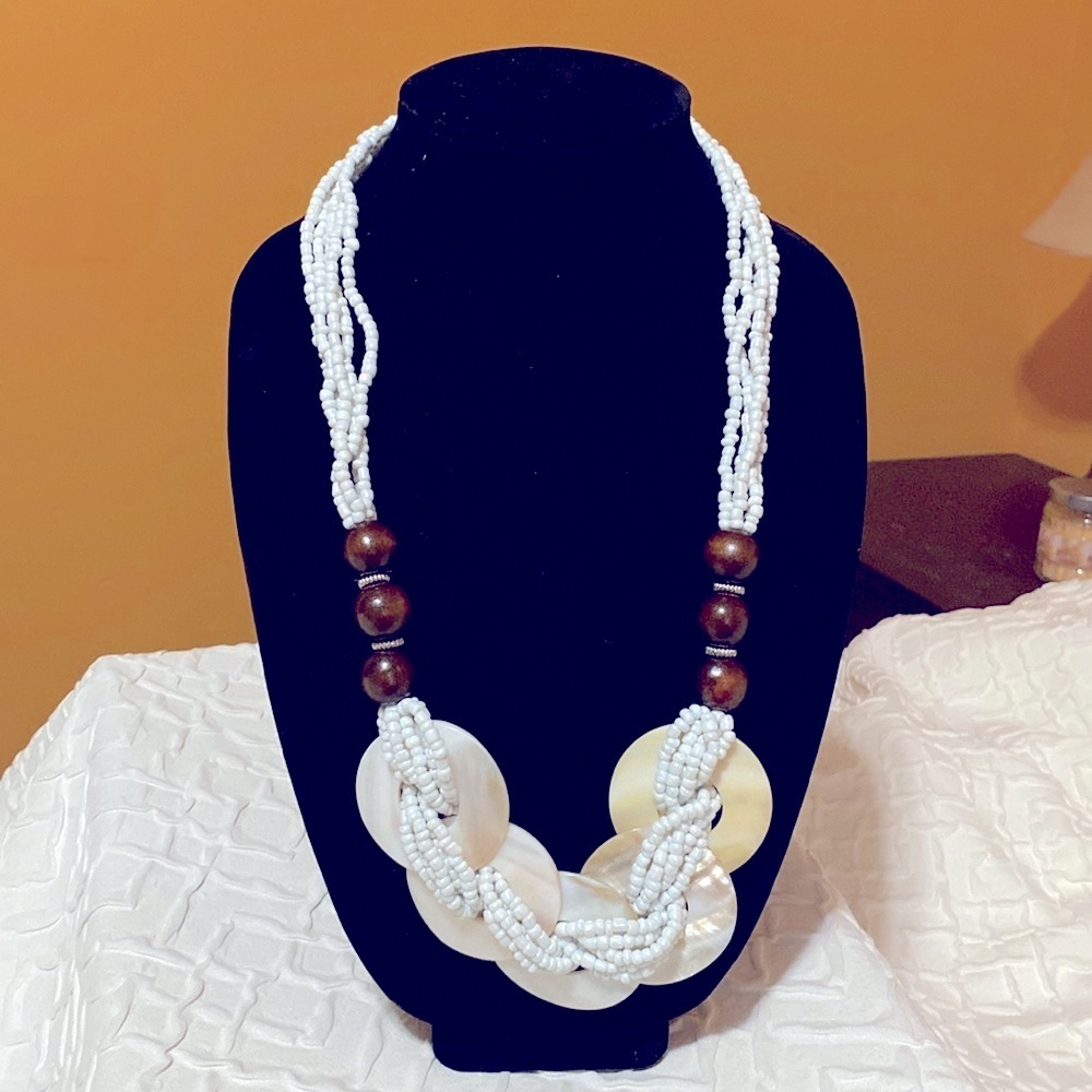 Nwt Natasha Statement Necklace Shell Wood Beads Mother Of Pearl 62$